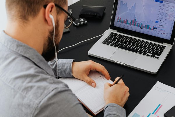 Bot vinted : optimisez vos ventes avec l'ia gratuite astral