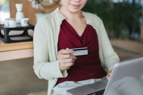 Comment intégrer les services de paiement en ligne dans une application e-commerce?